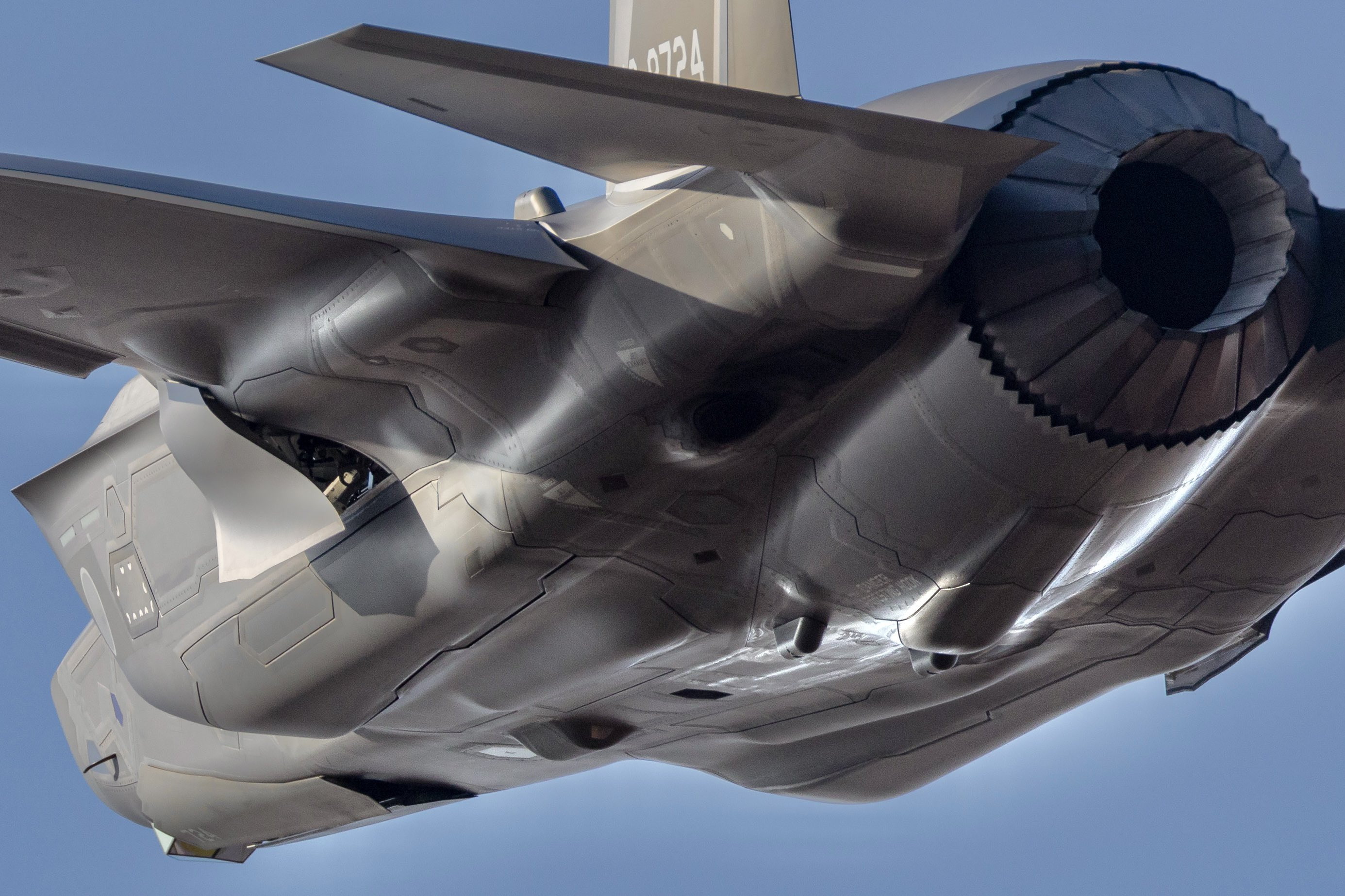 空自301蛤中队与302中队旗下F-35A​​​