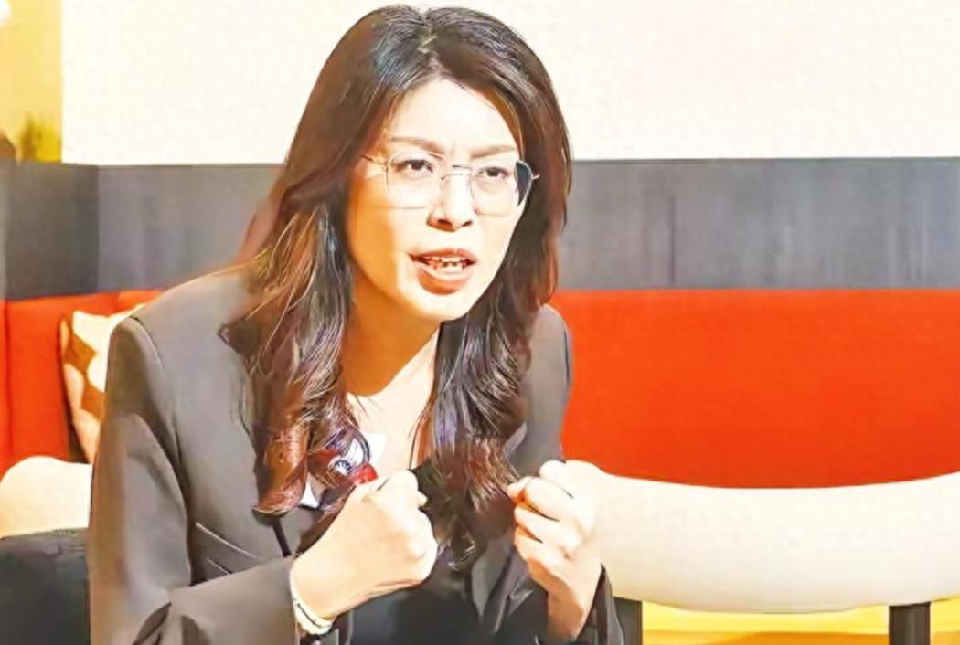 国民党的大人物前脚刚踏进北京，后院就起了大火，这绝对是郑丽文始料未及的噩耗！就在