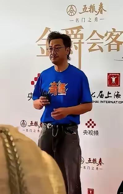 贾冰因为减肥速度太快，已经“脸挂不住肉”了。他、杨天真、沙溢都是瘦了以后面部