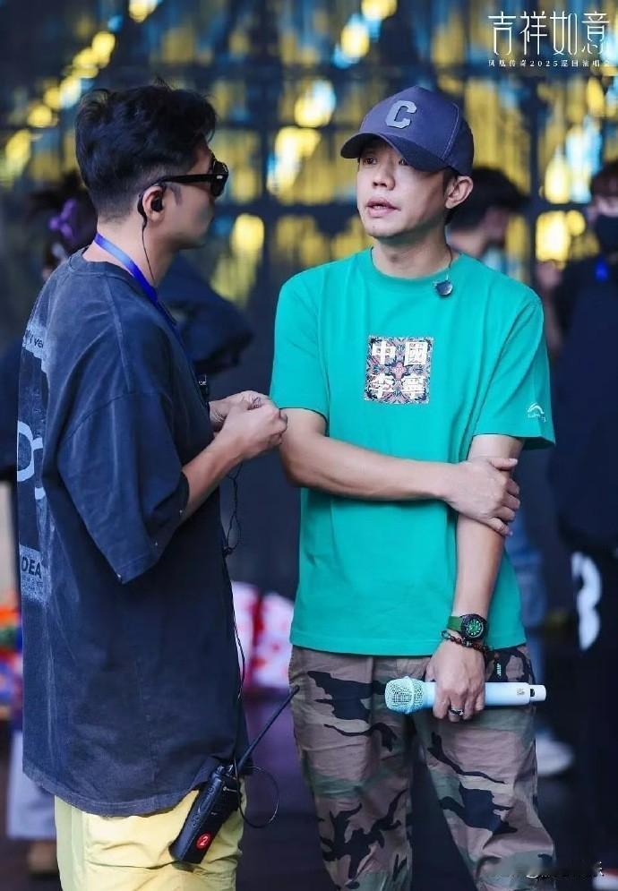 曾毅暴露了，一块劳力士手表，暴露他老综艺人感……有一说一，按照人家曾毅的身价