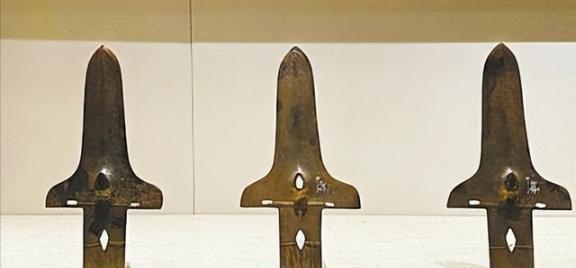 韩国挖出26枚汉五铢钱，跟发现新大陆似的，韩专家材料都快写冒烟了，打算去申遗，还