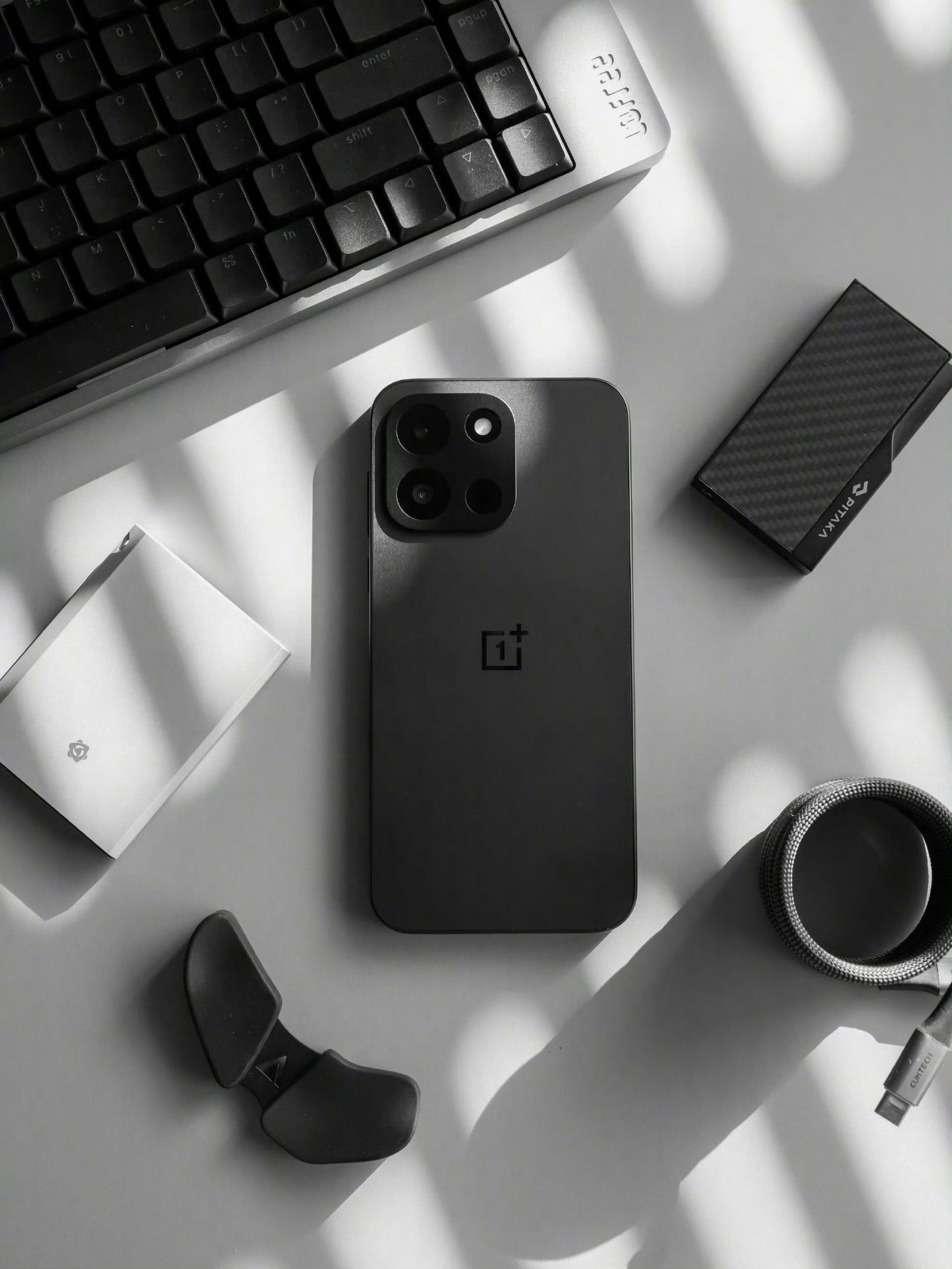 手机售后维修价格谁最良心我觉得都还好吧，官方维修会比手机店贵一些，不过官方在保障