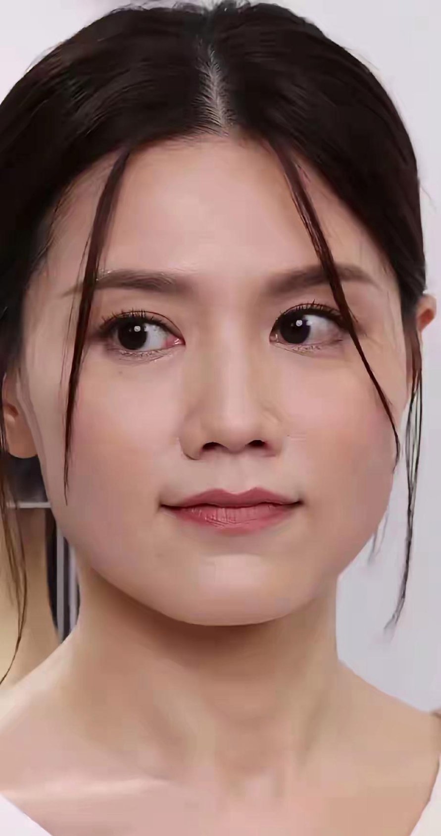 香港的审美与大陆的不一样吗？周秀娜在香港被评为高级脸，可在我们大陆人眼里这么像大