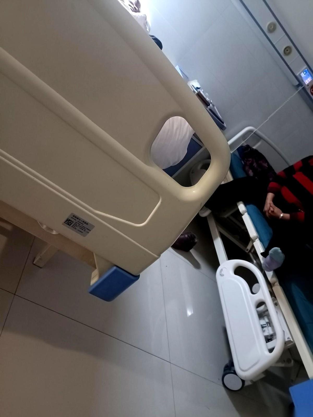 “撞了我的车，撞了我的人，到头来还要我掏钱？！”隔壁床的大爷，嗓门一亮，整个病