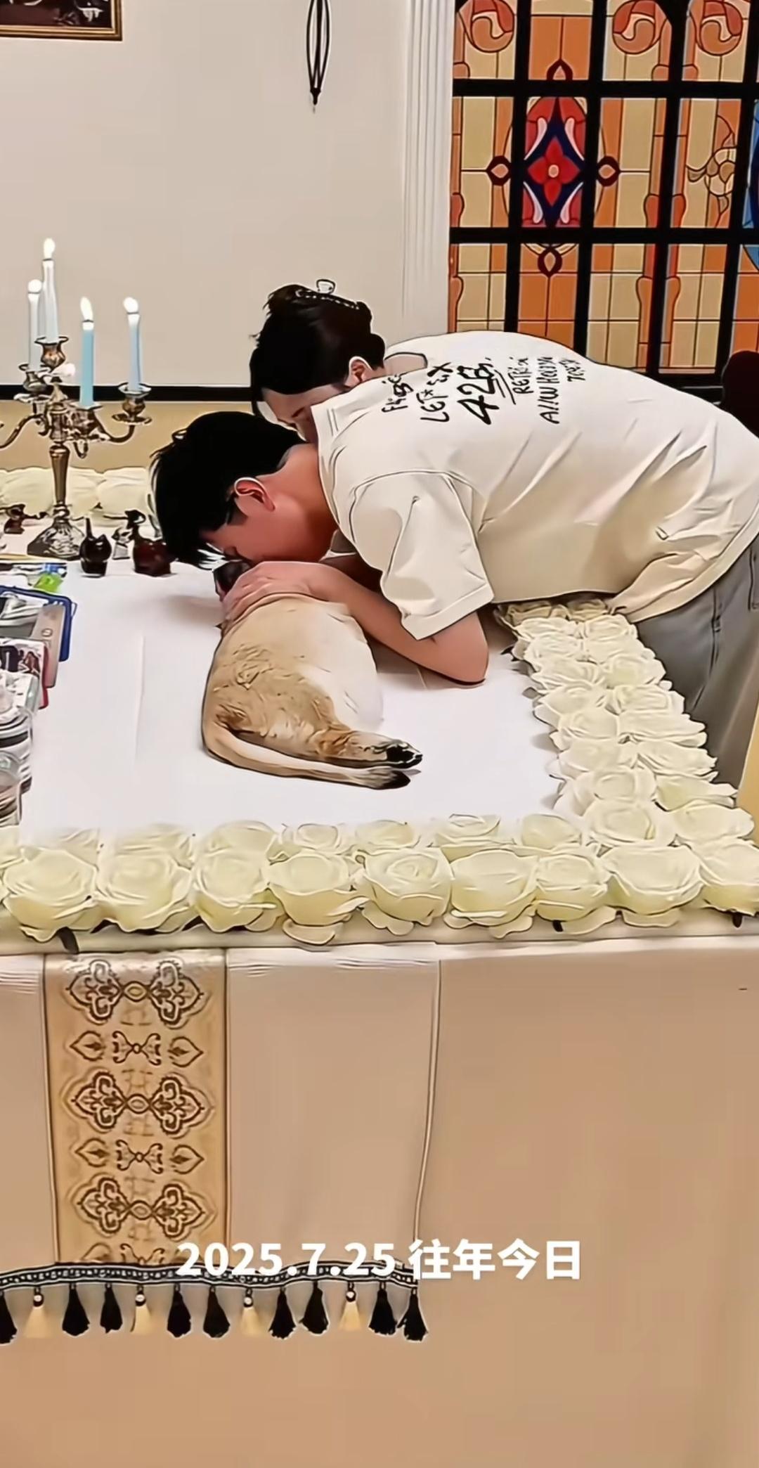 不知道什么时候流行起来的玩意，在教堂里面为自己的宠物办葬礼！这股妖风流行起来就非