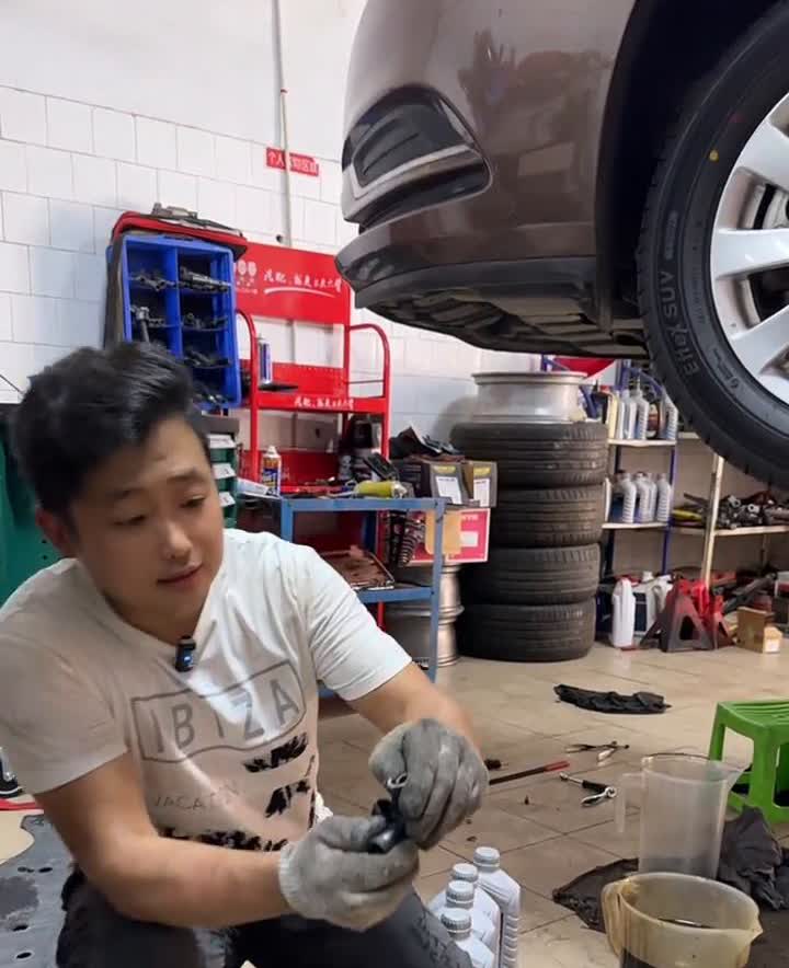 开别克的车主看过来，如果你的别克GL8车型已经到了4万公里以上了，重点这两样东西