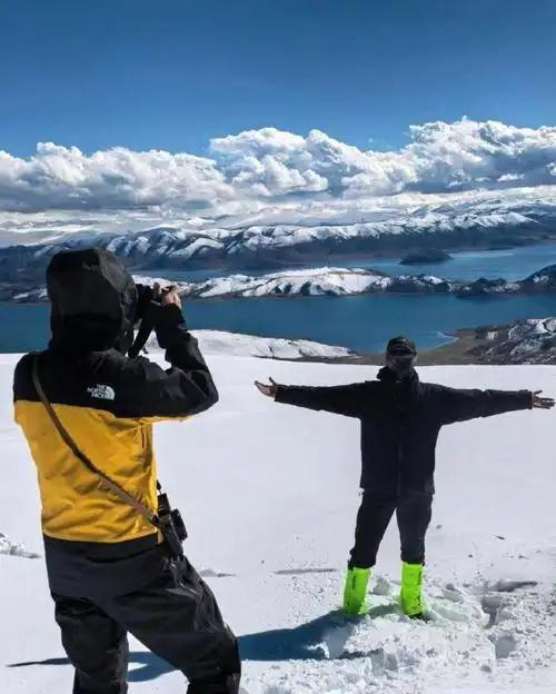 李现西藏徒步【“韩商言”褪下西装，走进了海拔4700米的旷野】12月10日