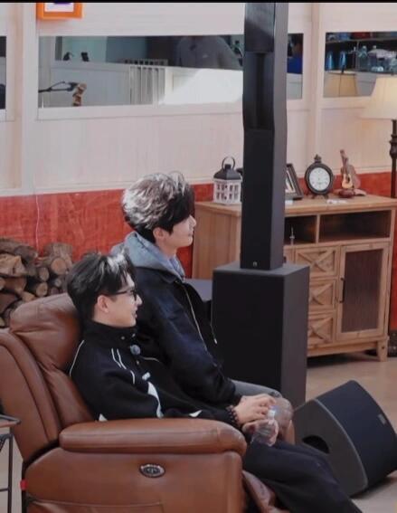 生哥！此刻我想魂穿小齐生哥小齐真的气场好搭啊每次背景里面他们聊天都没剪出来