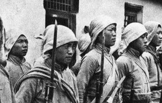 1944年，著名的“汉奸”郭绍绪在家里请日军高层喝酒，突然大喊：“上炖鸡！”话音