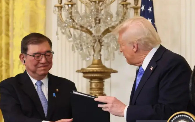 美国衰落后小弟会反咬一口吗美国不行了，小弟们会怎么着？我