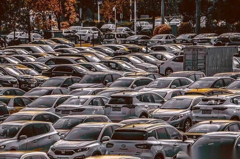 4S店里那些天天琢磨着怎么从你兜里多掏钱的“影帝”们，好日子，可能真的到头了。