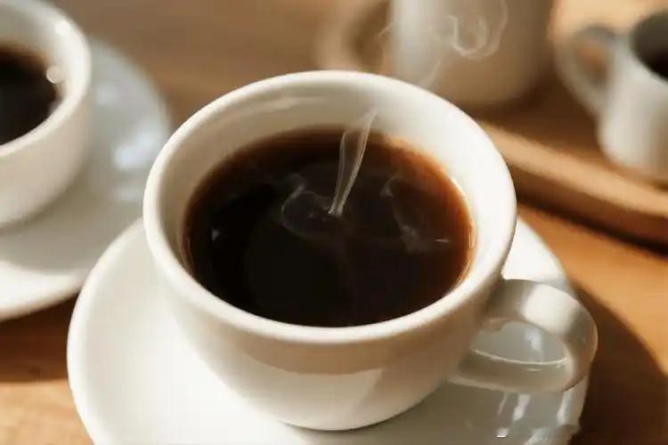 高强度工作时该如何护心热闻医聊研究院心源性疾病对大多数人来说，适量喝咖啡不仅不