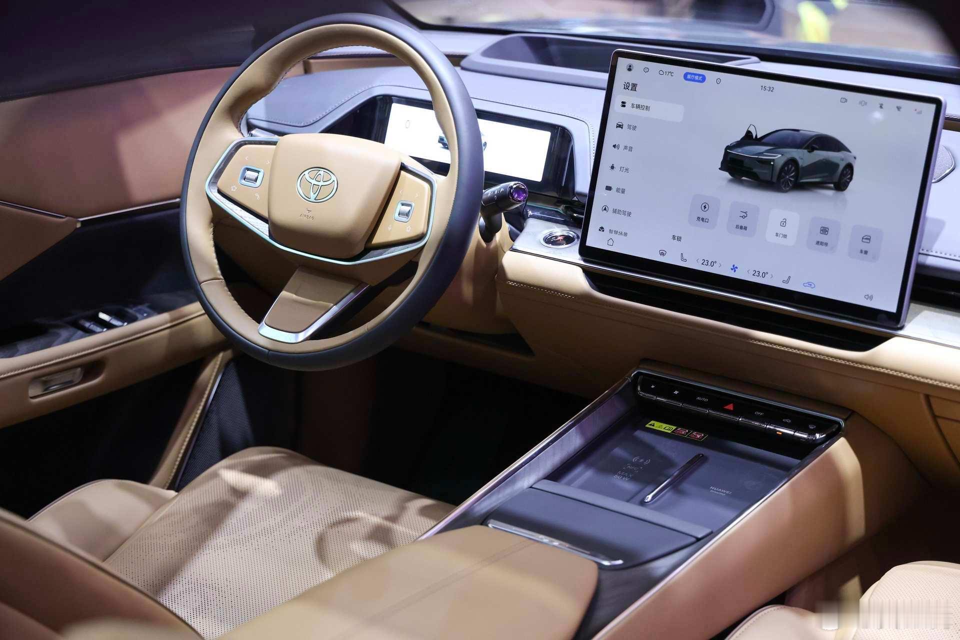 广州车展铂智7展台是真有人气！中外媒体、大V都在打卡，热度肉眼可见～7种车色全