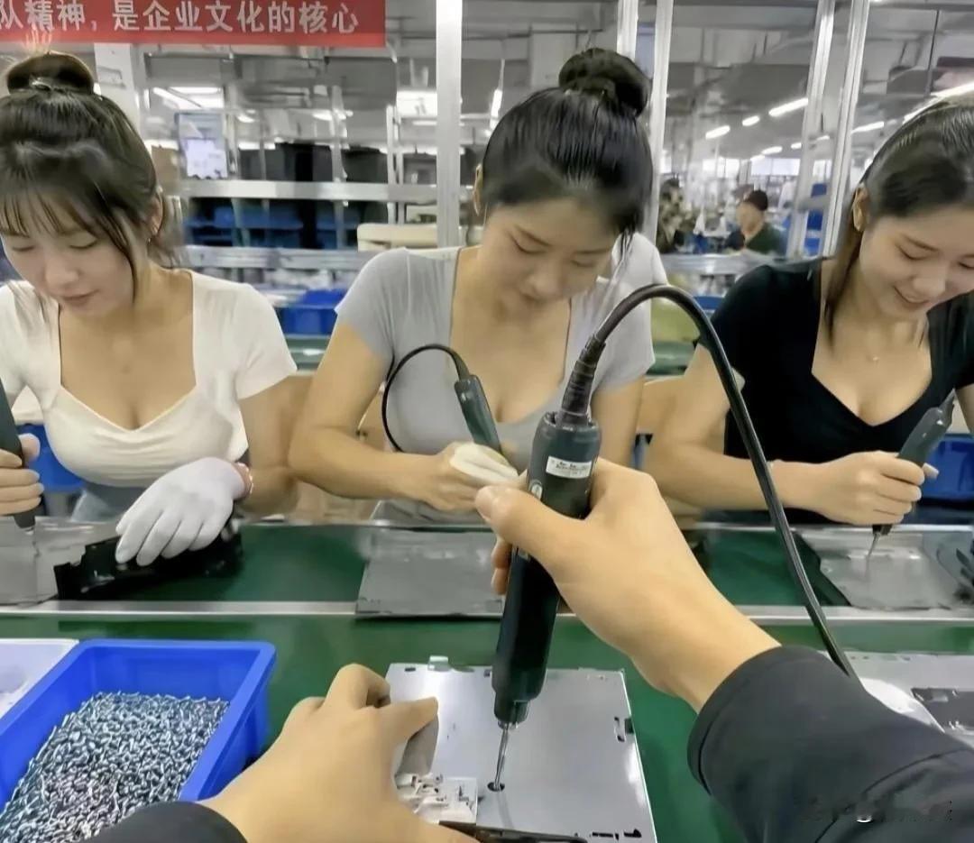 假如这两条流水线都在招人，且你一下子就通过了面试，薪资待遇都一样都是6300，是