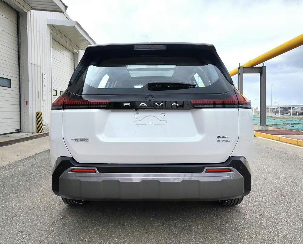 全新丰田RAV4申报图前脸总给我一种斯巴鲁森林人的感觉[笑着哭]​​​
