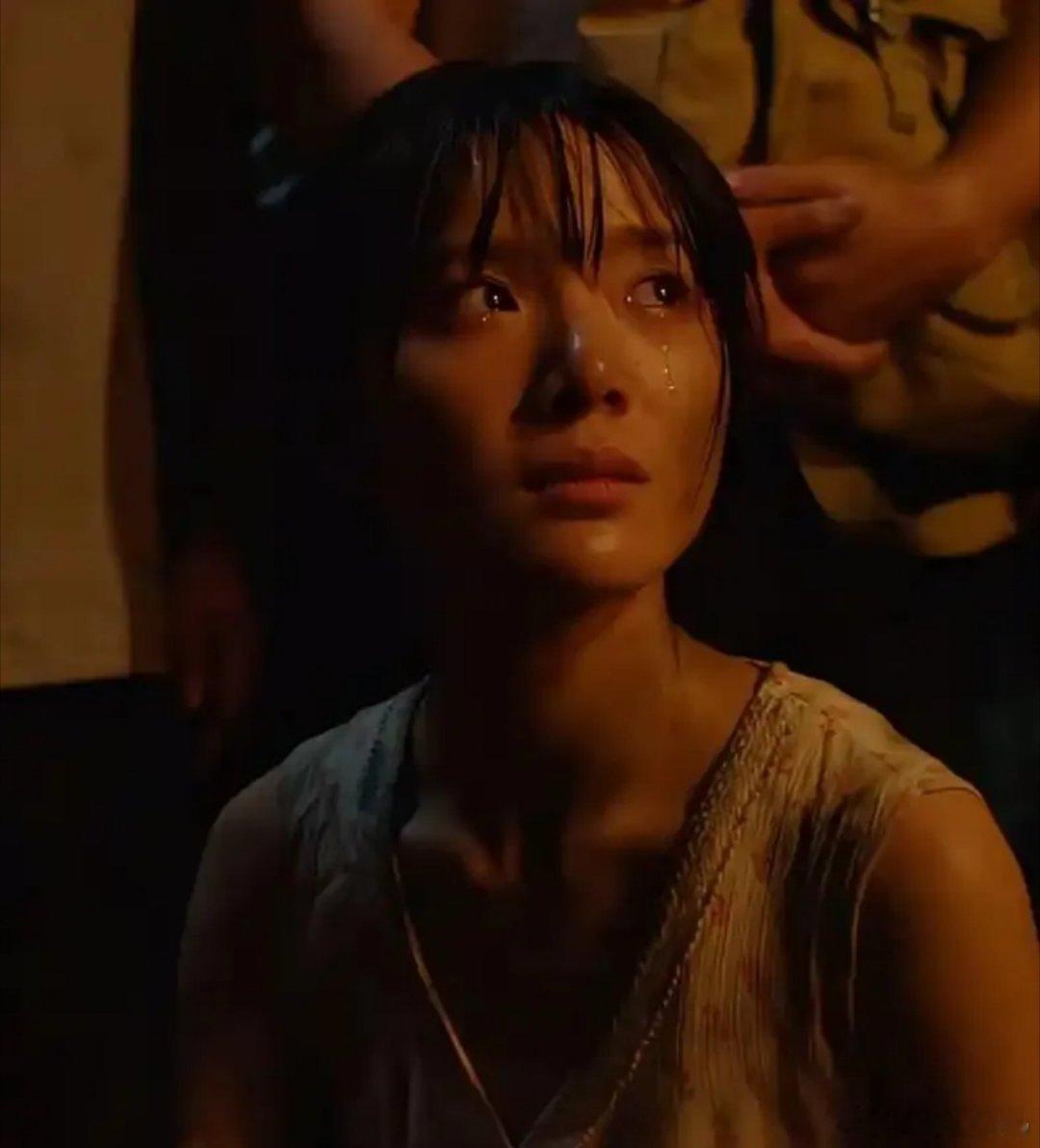 人民日报锐评两部三无作品爆火，戳破影视圈真相现在很多影视剧全靠特效和流量撑场面，