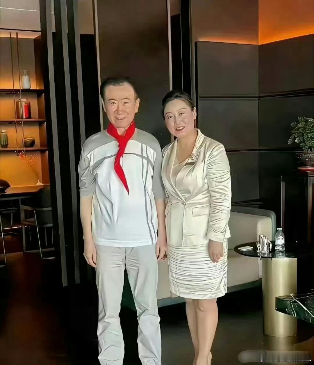 王健林被债务压的都脱相了但他还是扛住了，算是一条汉子！