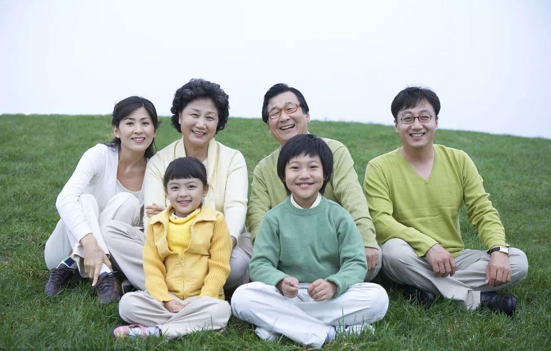 蔡澜说：“什么是低端家庭？你去他们家吃一顿饭就知道了。所谓的低端家庭并不是