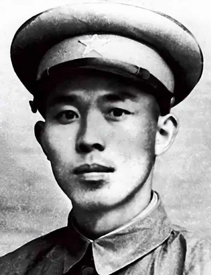 他为抗日立下赫赫战功，解放战争后逃往台湾，晚年靠拾荒为生。1974年台北的寒冬，