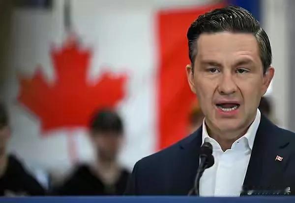反对党领袖普瓦列夫尔放话，说总理卡尼没能有效维护加拿大利益。为啥这么说呢？原来，