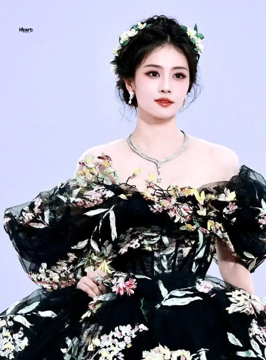 “拼命三娘”白鹿又上热搜，这次不是因为颜值，而是狠劲。《周生如梦》一场哭戏