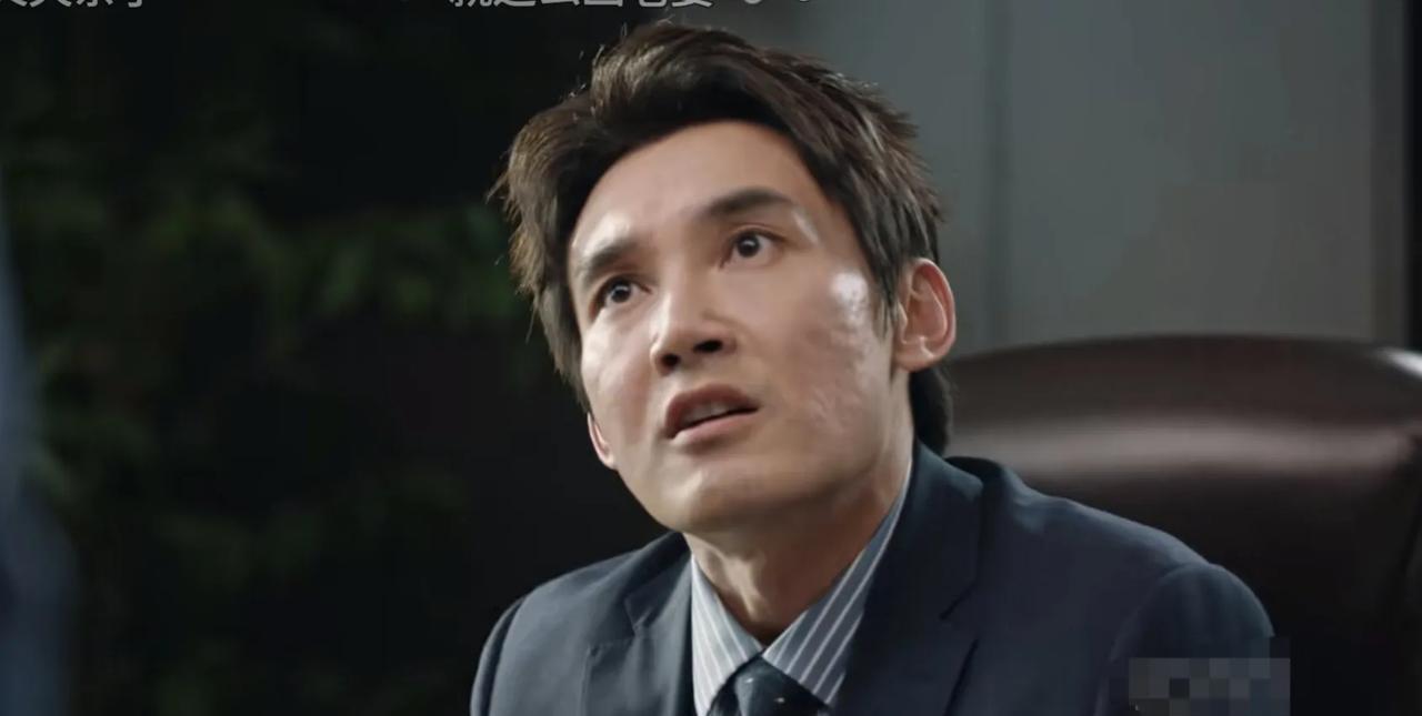 《利剑玫瑰》这两点，证明邓妍表哥叶修明身份不简单！1、叶修明与天海吉祥娱乐中心