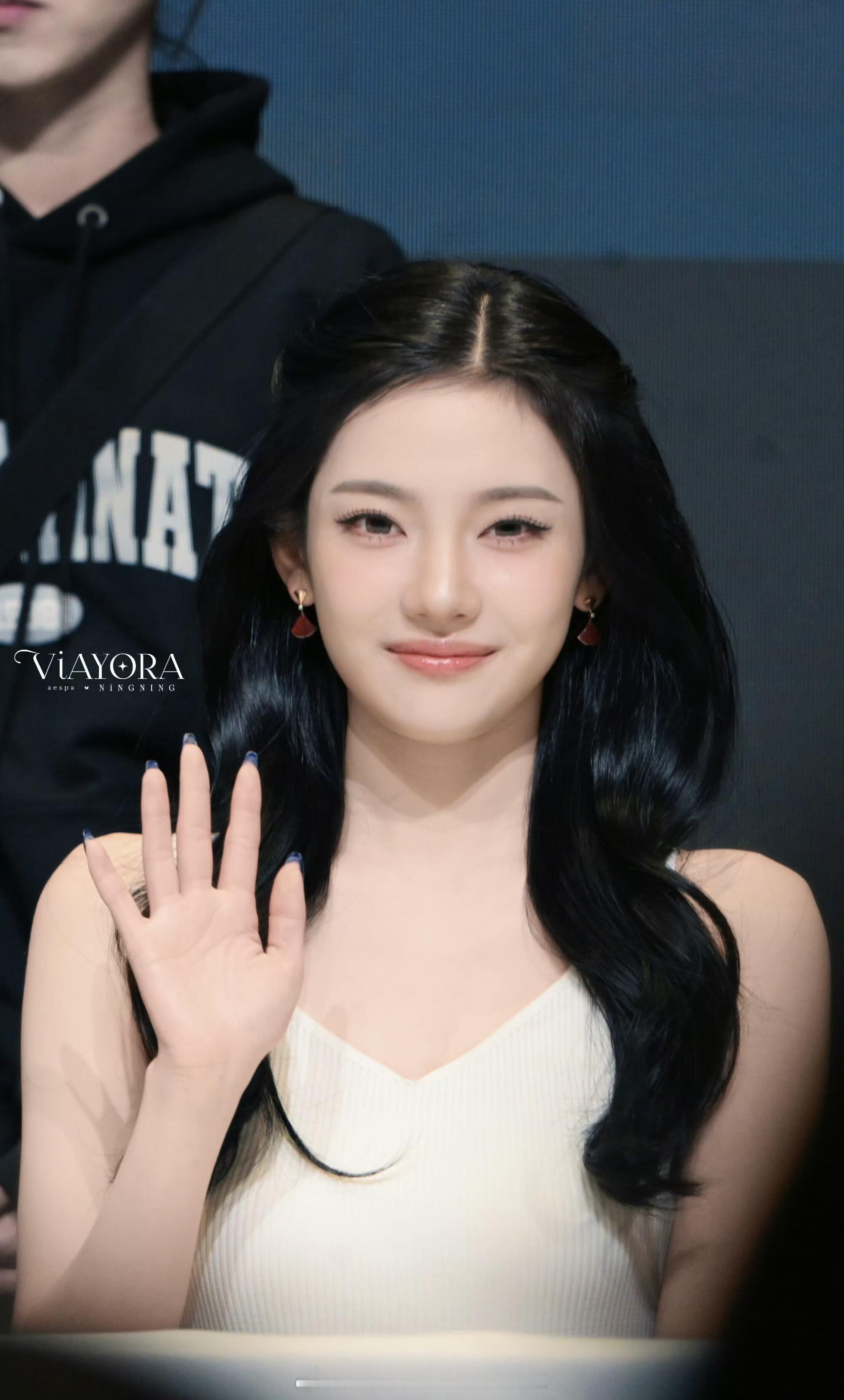 宁艺卓公主头像一只漂亮的三花猫🐱🥹