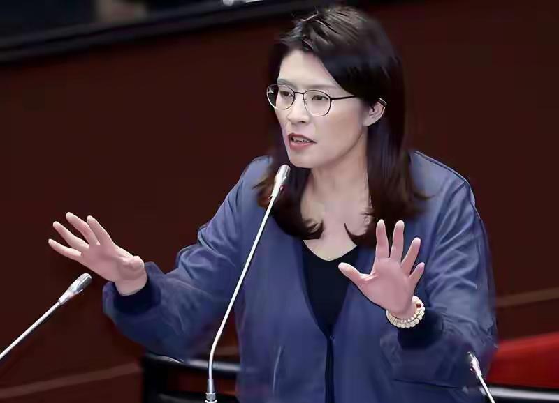 步步都是算计！郑丽文的转身有点快“我是中国人”的口号变了调！！竞选时的口