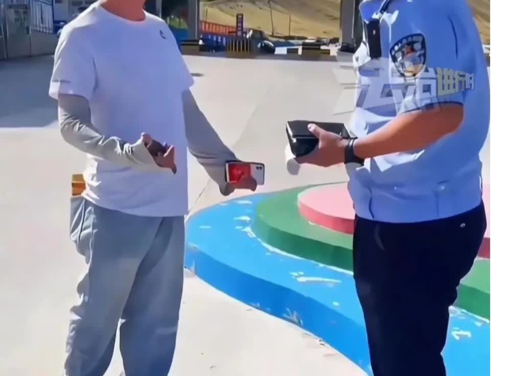 独库公路逆行“嚣张哥”：“我愿意，我有钱，你罚就行了！”男子压线逆行被交警拦