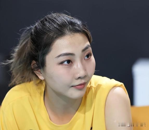 袁心玥退役成迷29岁的中国女排主力副攻袁心玥至少还能打三年，为什么提前宣布退役