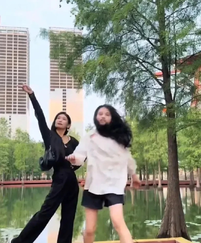 不怪小姐姐一脸懊恼，换谁谁不是。[捂脸哭][捂脸哭][捂脸哭][捂脸哭]