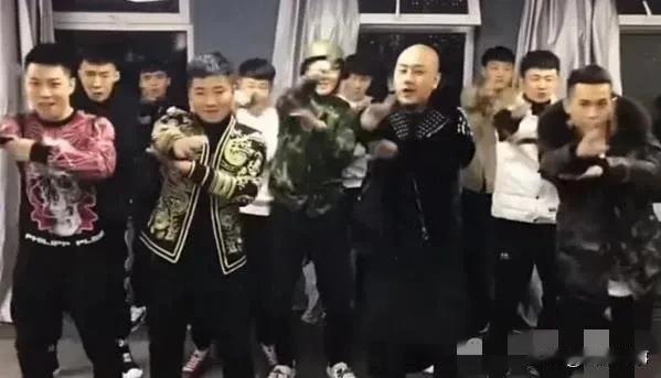 九天亲眼所见样哥求众网红配合拍视频，“七兄弟”名存实亡！