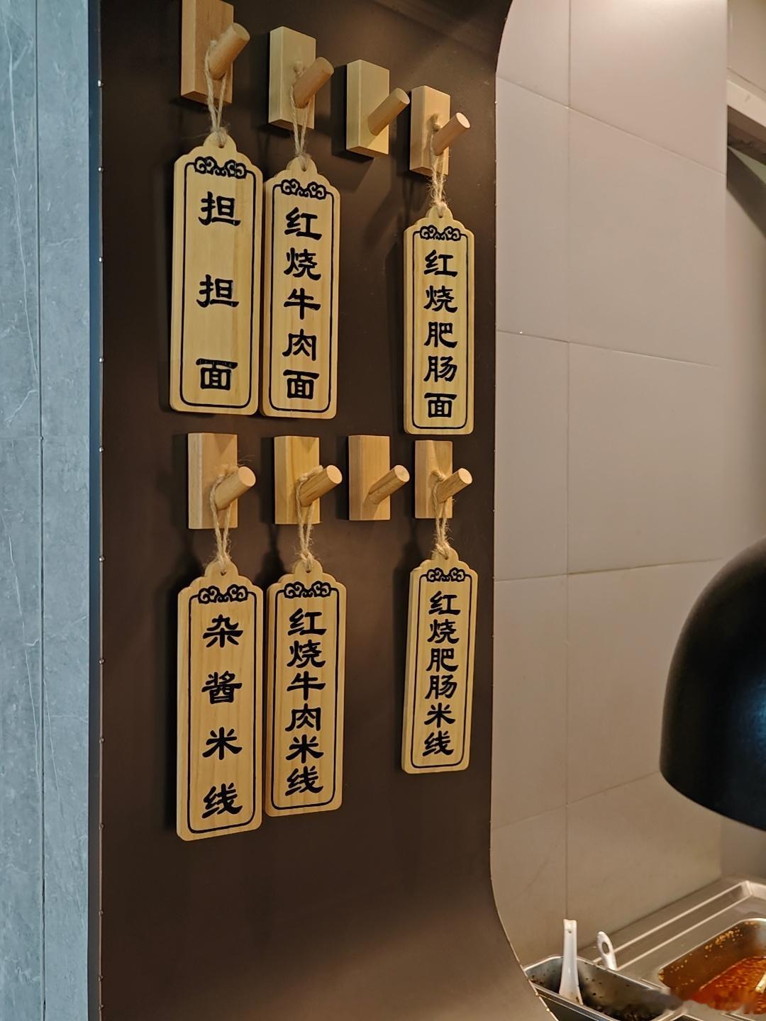 喜欢来成都出差，美食多，就连休息室的餐食都好吃（国航YYDS），除了天府机场太远