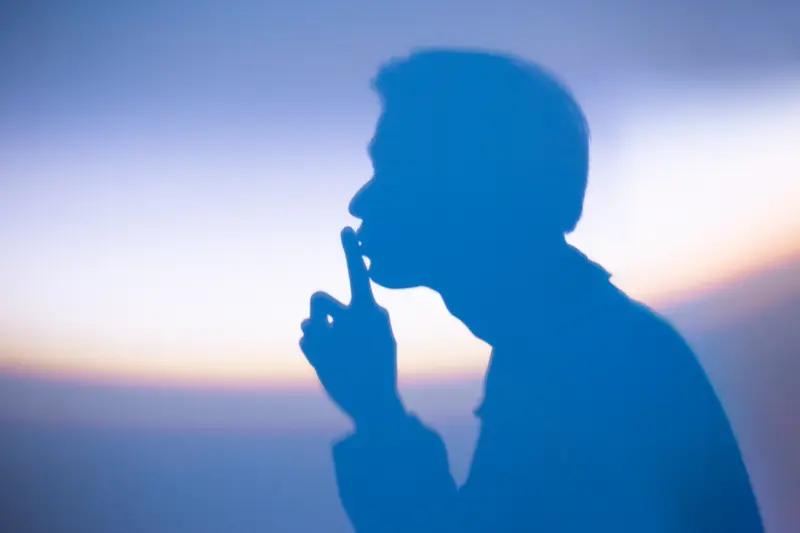 【是非只为多开口，烦恼皆因强出头】老话说“是非只为多开口，烦恼