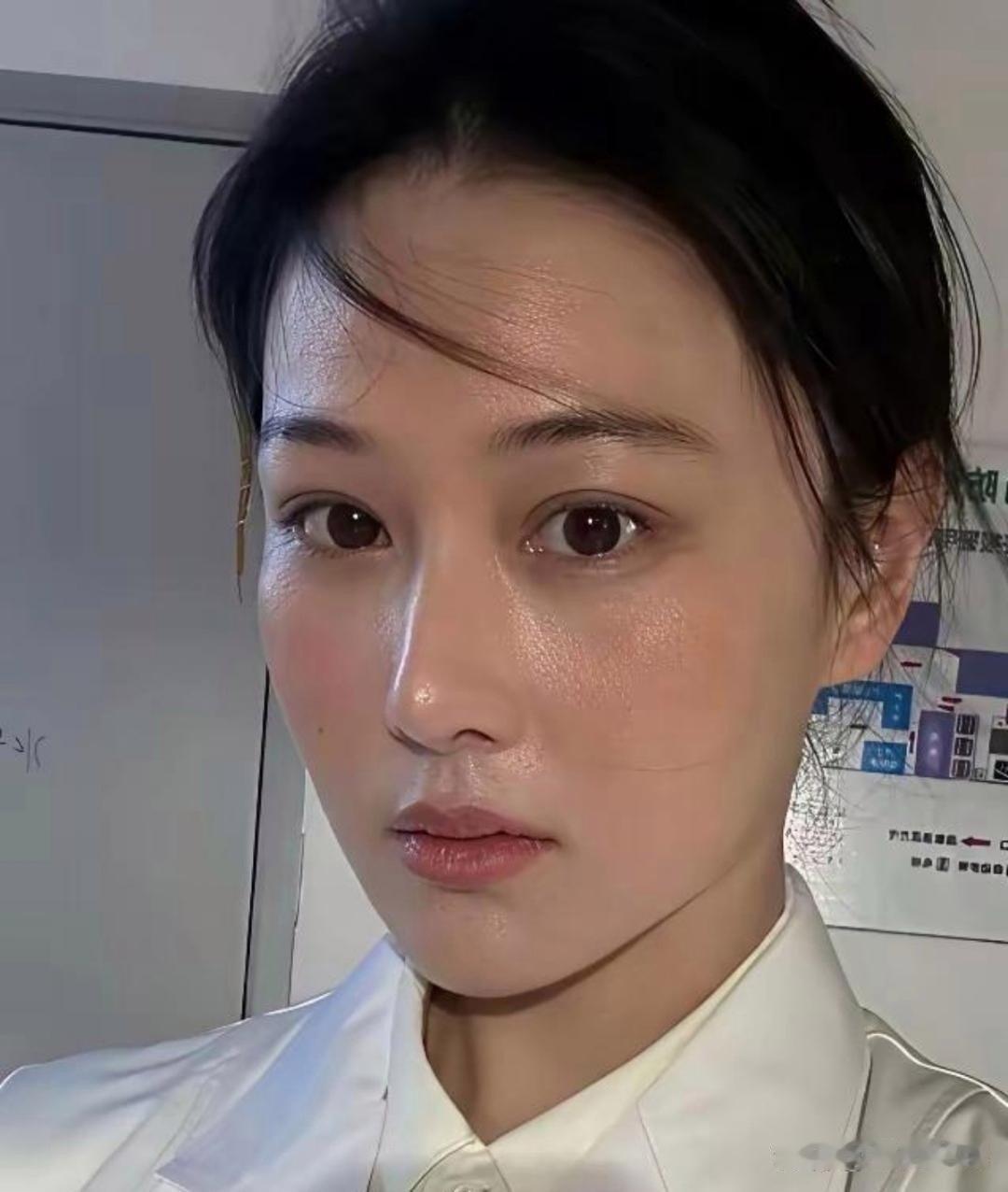 妈呀张馨予这素颜，没美颜没滤镜就长这么美​
