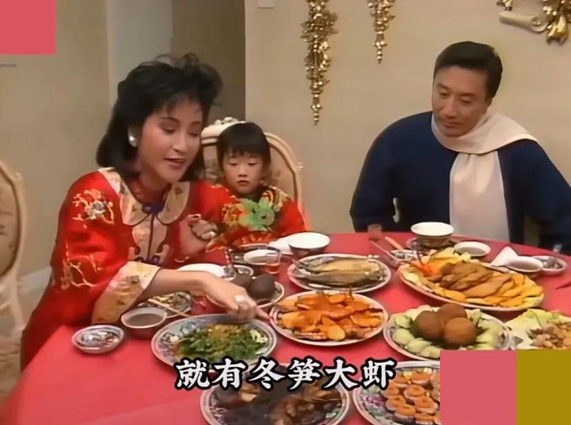 现在看回谢贤一家1986年的年夜饭，真是感慨万千！那时谢贤才50吧，儒雅帅气，绝