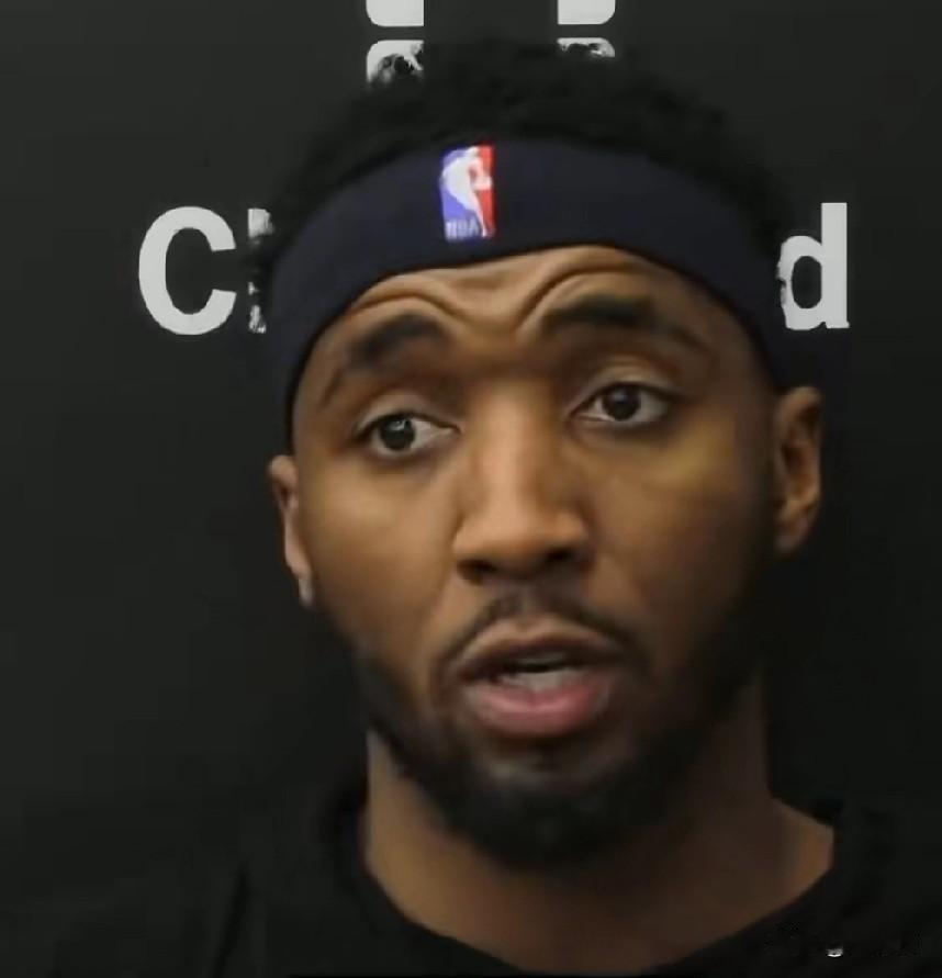 登哥让队友变得更好！米切尔谈哈登：“阿伦现在最喜欢跟哈登一起打球了。”“