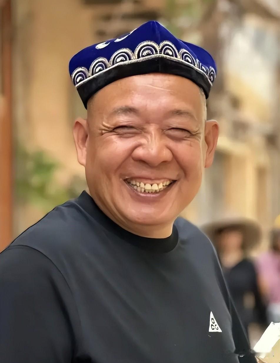 我老公刷到商务部点名表扬胖东来的新闻，把手机怼到我面前，特激动地说：“媳妇儿，你