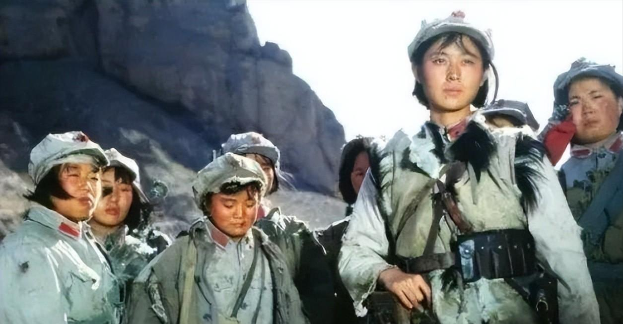 1937年，15岁漂亮女红军被敌人抓住，捆在行刑台，她挺胸抬头，闭上双眼。谁料，