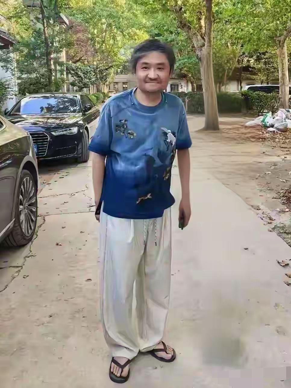 我滴个天呐！万万没想到啊！现实中的男神老成这样了，这谁还认得出来？白发苍苍，像一