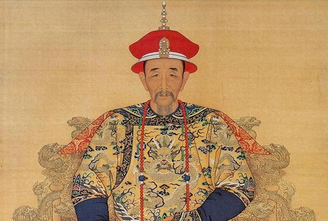 康熙死的时候国库2714万两白银，雍正死的时候国库3453万两白银，摊丁入亩最早