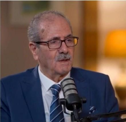 【朱拉尼一家都不简单】父亲候赛因·沙拉，经济学家，曾担任叙利亚总理的石油