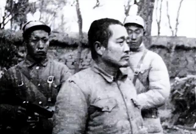 1949年10月，国民党上将刘峙带着姨太太黄佩芬及儿女来到香港，靠着敛取的钱财，