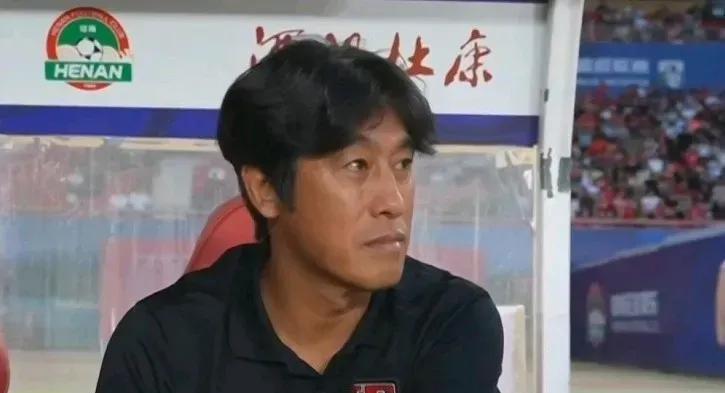 徐正源与崔康熙事件背后的金钱漩涡！中超韩帅薪资大戏似乎是一个剧本。成都蓉城主帅