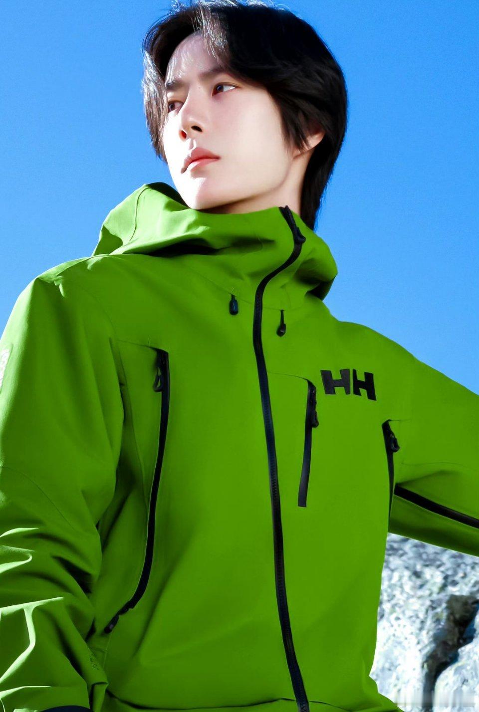 王一博晒攀冰照在这位眼里都是小意思啦！还得记得去年8月的极限36小时嘛？连闯大海