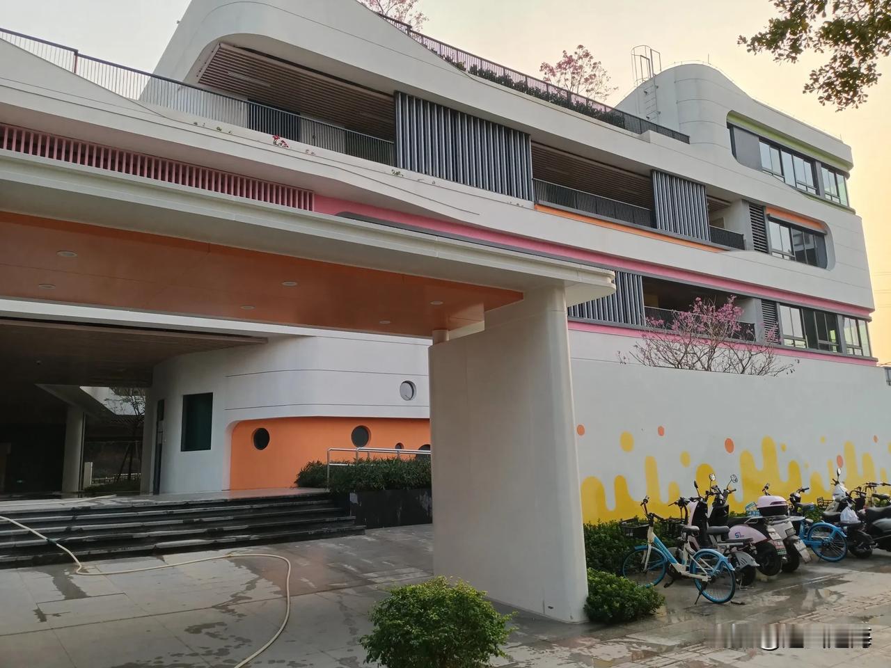 丈母娘眼睛很毒辣，作为过来人看人很准，知道需要什么，但往往闺女不配合。同事女儿大