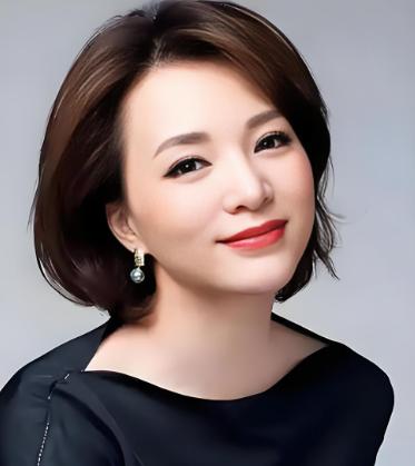 董卿说了一段让人心碎的话：“我们睡过同一张床，喝过同一杯水，吃过同一碗饭，