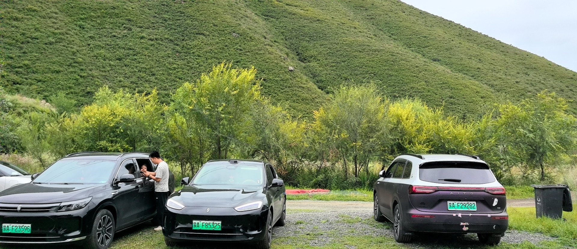亲身实测，问界绝对是露营烧烤出行刚需座驾，分享真实用车感受。第一优势是空间，后备箱拓展后海量装载，全