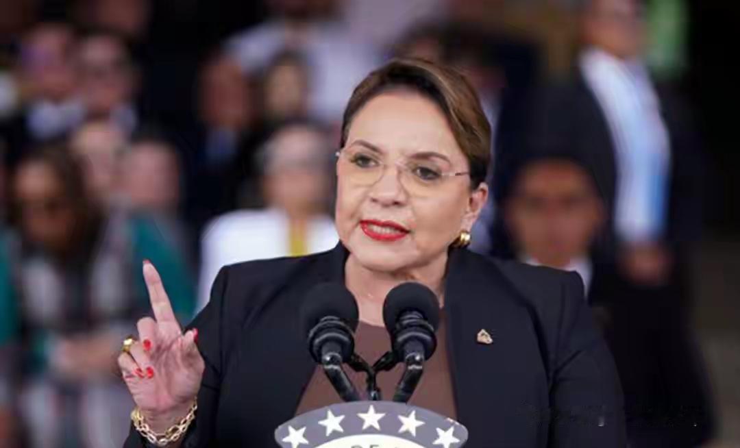 圣诞当天，洪都拉斯女总统卡斯特罗直接“在线官宣”：2026年1月27日准时交权，