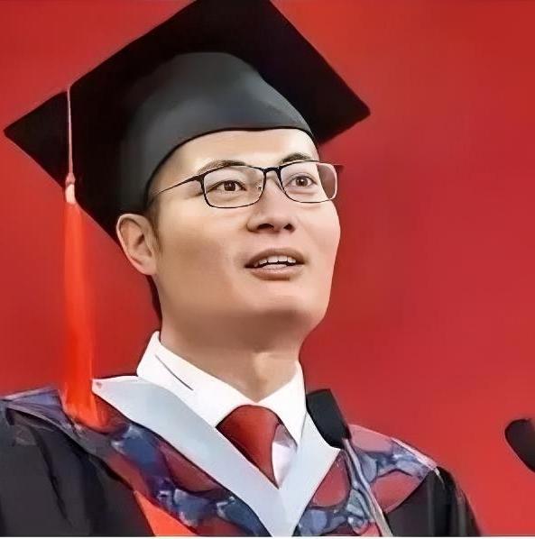 1999年，北大博士王永强扔下国内的一切去了美国，这一去就是整整二十年，期间几乎